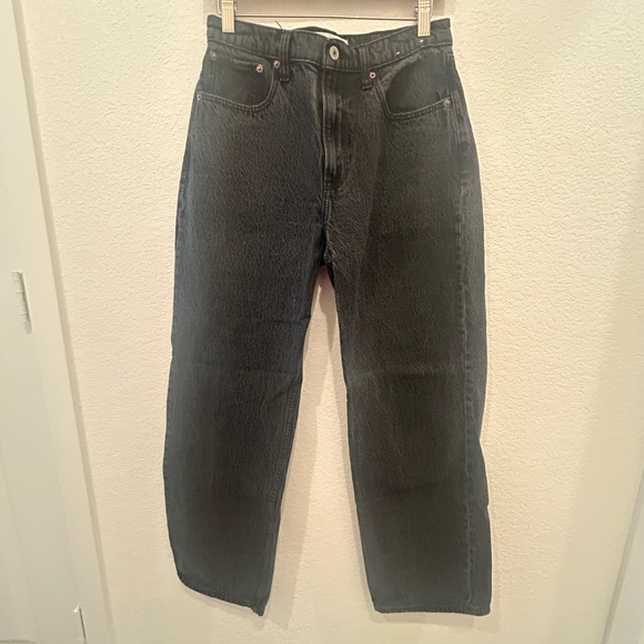 Loose High Rise Jeans - Picture 1 of 3